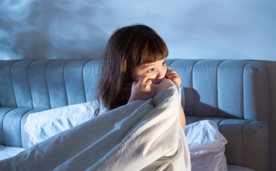 علت ترس کودک از تنها خوابیدن