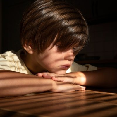 اختلال استرس پس از سانحه یا PTSD در کودکان چیست و چه علائمی دارد؟