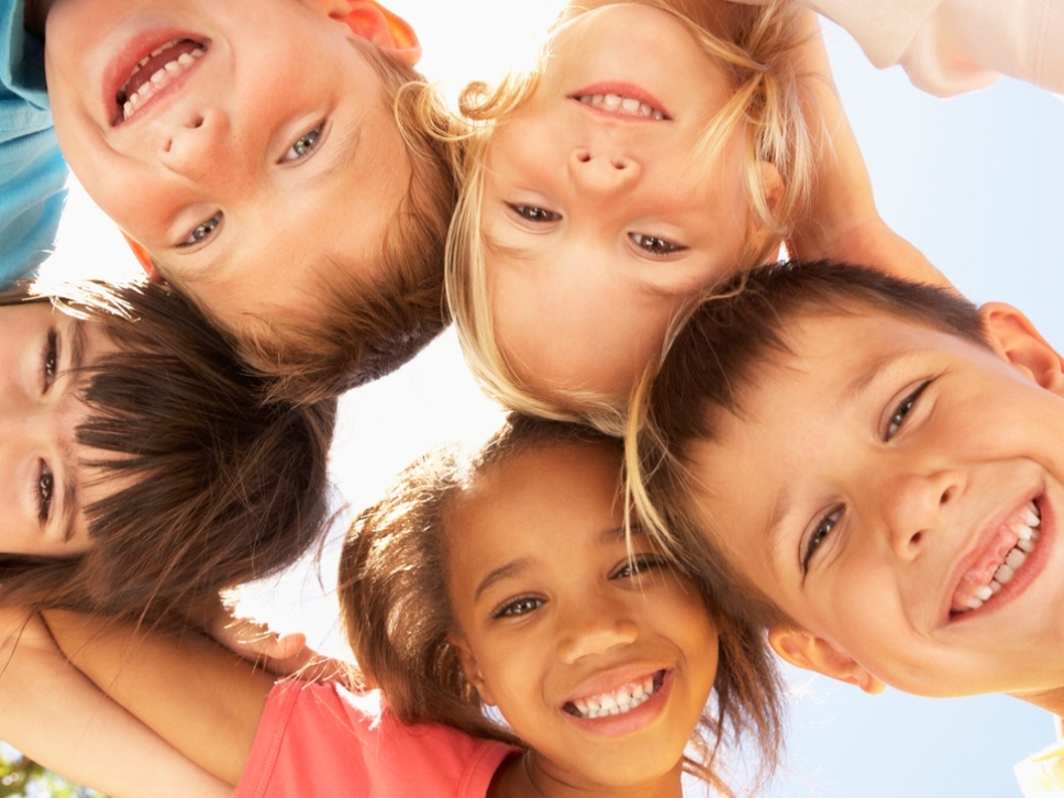 چگونه کودکان شاد داشته باشیم؟ نکاتی برای پرورش فرزندان شاد
