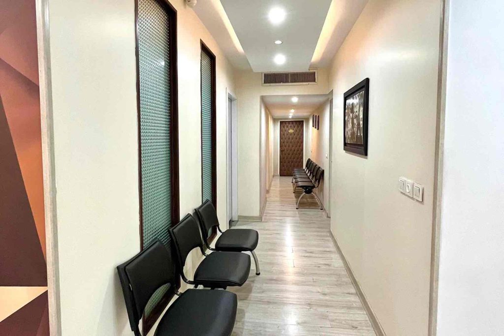 سالن انتظار خانم مطب دکتر ساداتی