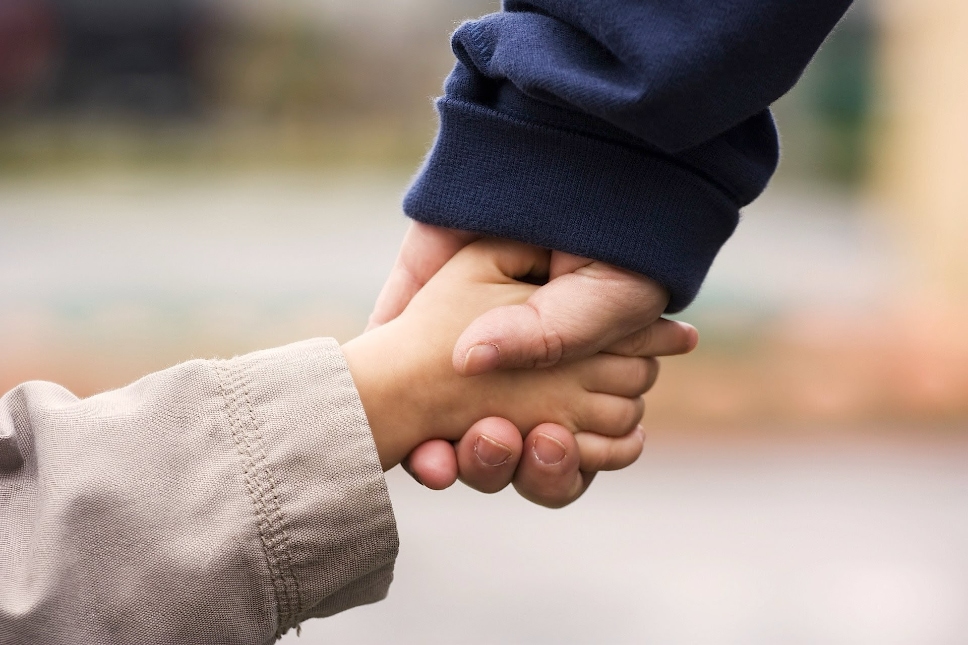 چرا درک دلبستگی در رشد کودکی مهم است؟