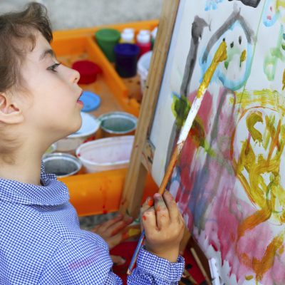 معنی نقاشی کودکان؛ آشنایی با نکات مهم در روانشناسی نقاشی کودک