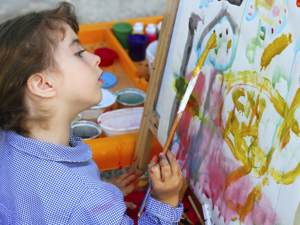 معنی نقاشی کودکان؛ آشنایی با نکات مهم در روانشناسی نقاشی کودک