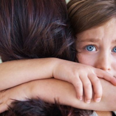 اختلال وابستگی در کودک؛ علائم و راه‌های بهبود