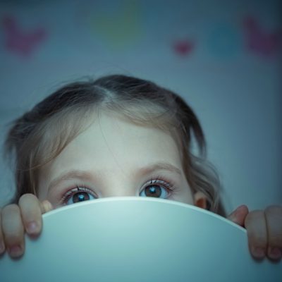 آشنایی با علت ترس کودکان و راه های بهبود آن