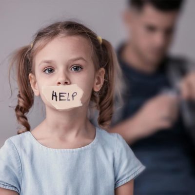 مشکلات و آسیب های کودک بد سرپرست