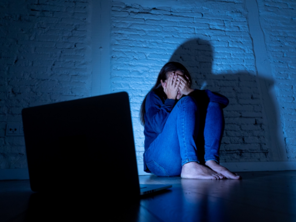 سایبربولی در کودکان یا زورگویی سایبری چیست و چگونه میتوان از آن جلوگیری کرد؟