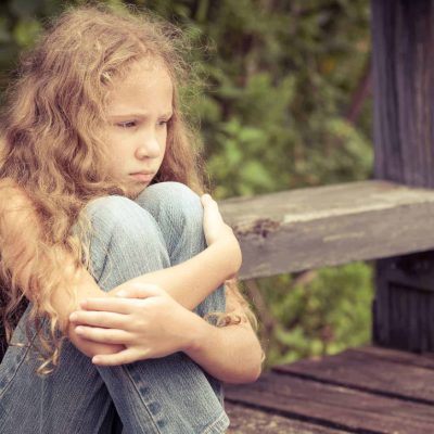 احساس غم در کودکان؛ راه های کمک به کودک غمگین