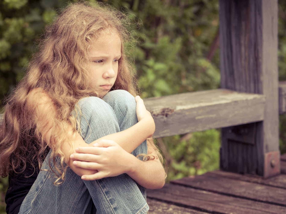 احساس غم در کودکان؛ راه های کمک به کودک غمگین