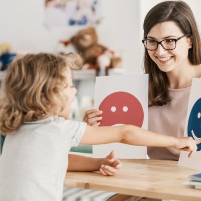 اختلال یادگیری غیرکلامی در کودکان چیست و چه علائمی دارد؟